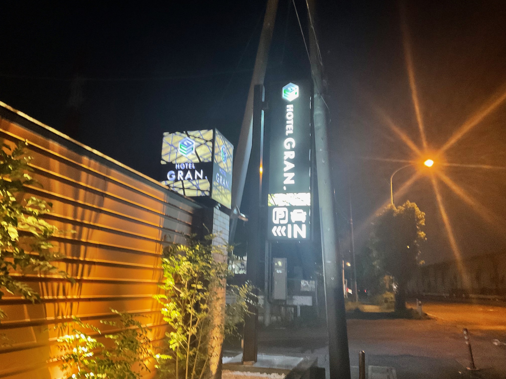 袖看板　柱型BOXサイン