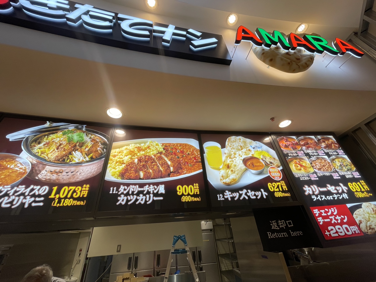 Rがついた壁面にも看板は設置できます。弊社にお任せください！