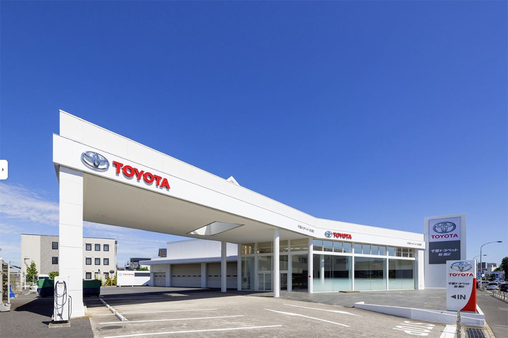 自立看板・ステンレス箱文字(内照式)など、大型の屋外看板で店舗をアピール！車からの視認性もアップ！