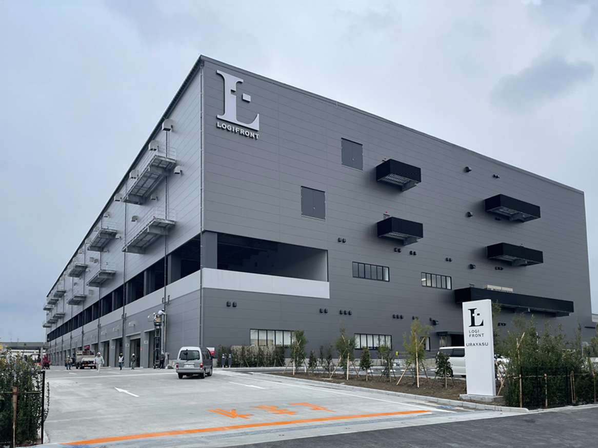 壁面のチャンネル文字(正面発光)は視認性抜群！看板の役割を効果的にはたす様にしっかり設計します。