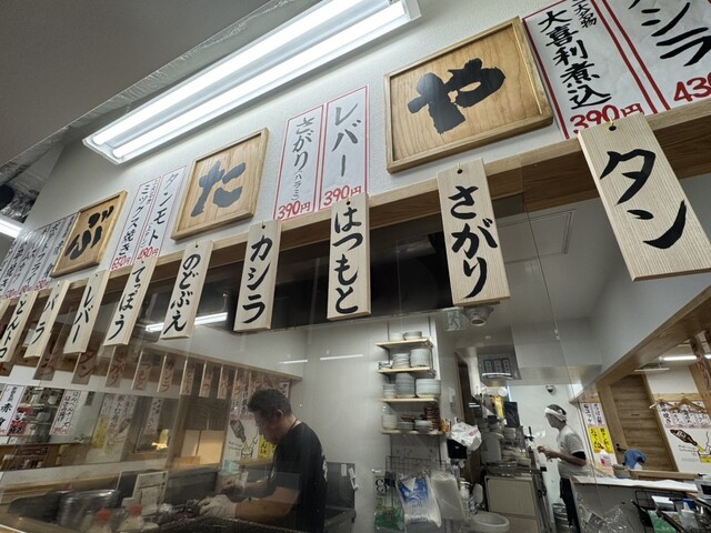 看板の素材に木を使用する事で、あたたかみがうまれます。