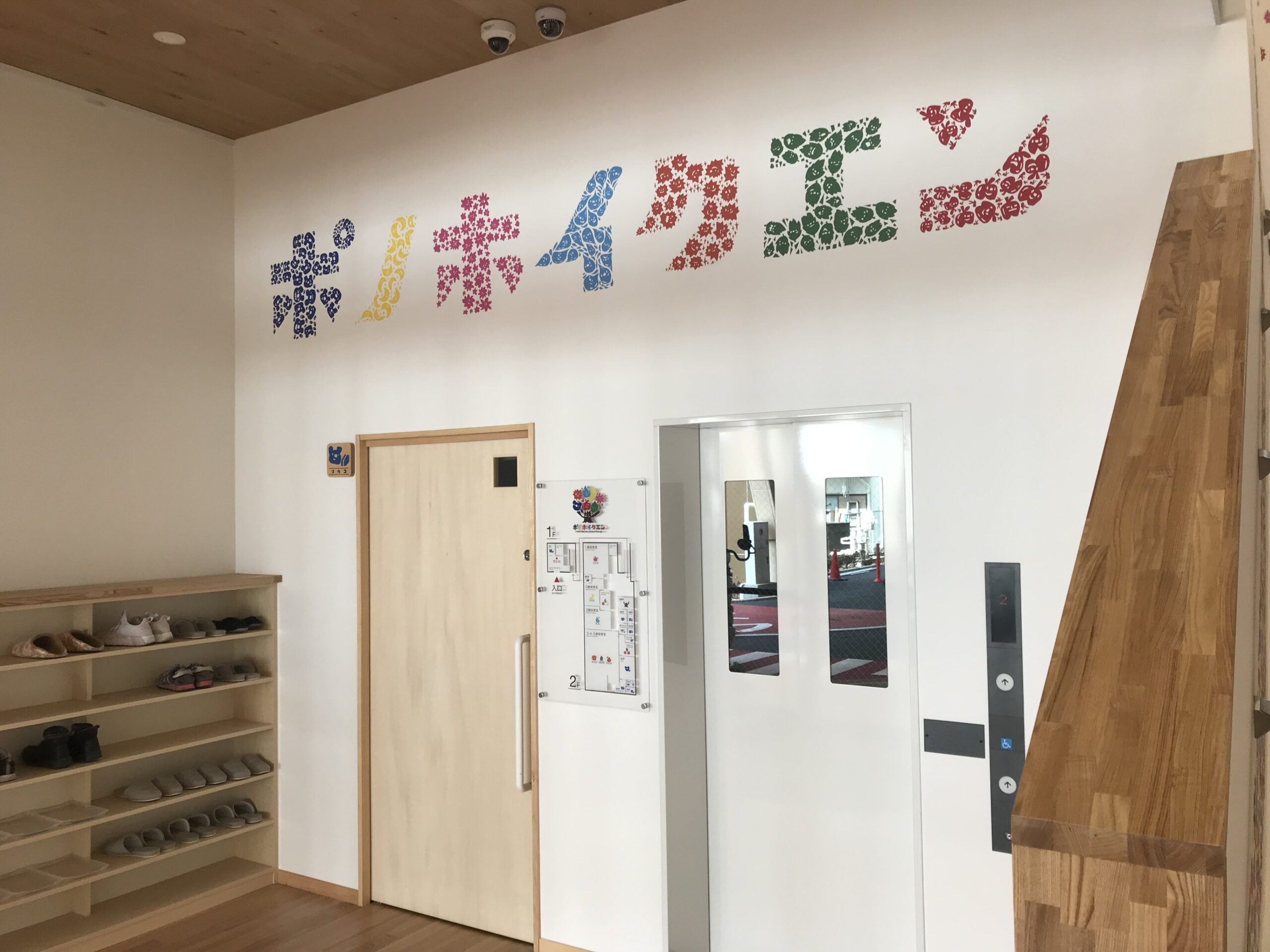 園名を印刷したクロスと案内板、プレートサインは統一感がありますね。